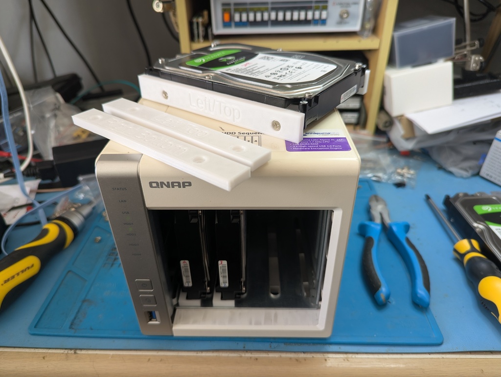 Замена направляющих для QNAP SP-X20-TRAY