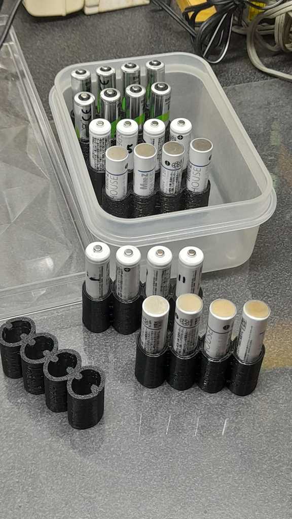 Органайзер для батарей AAA на 4 штуки