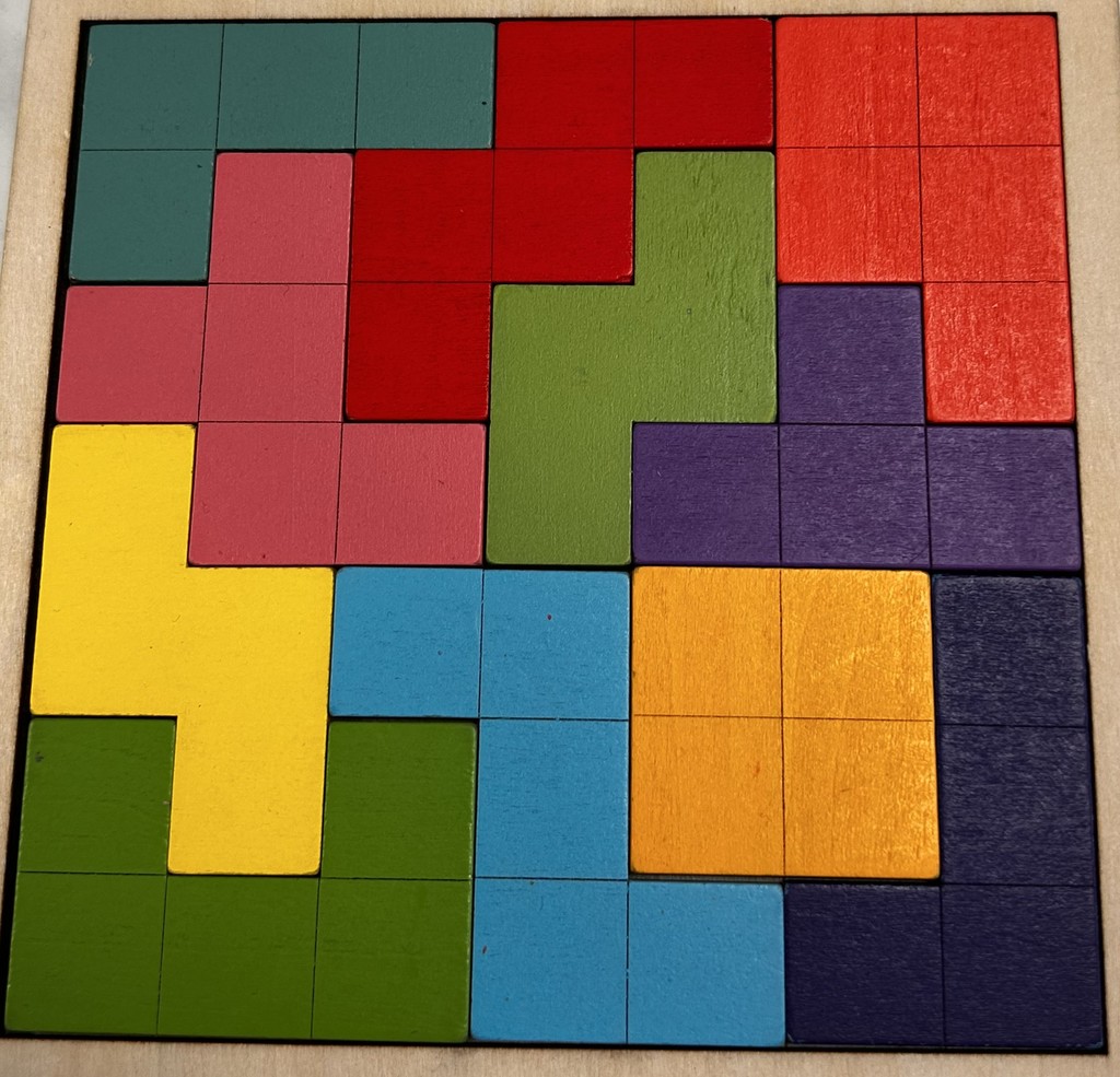 11 квадратных элементов головоломки