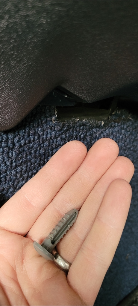 Пластиковый винт для внутренней крышки ноги Mercedes Benz W123