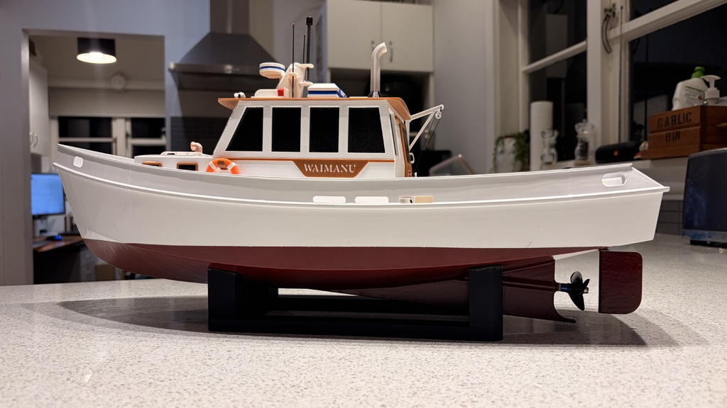 Модель корпуса с килем и радиоуправлением