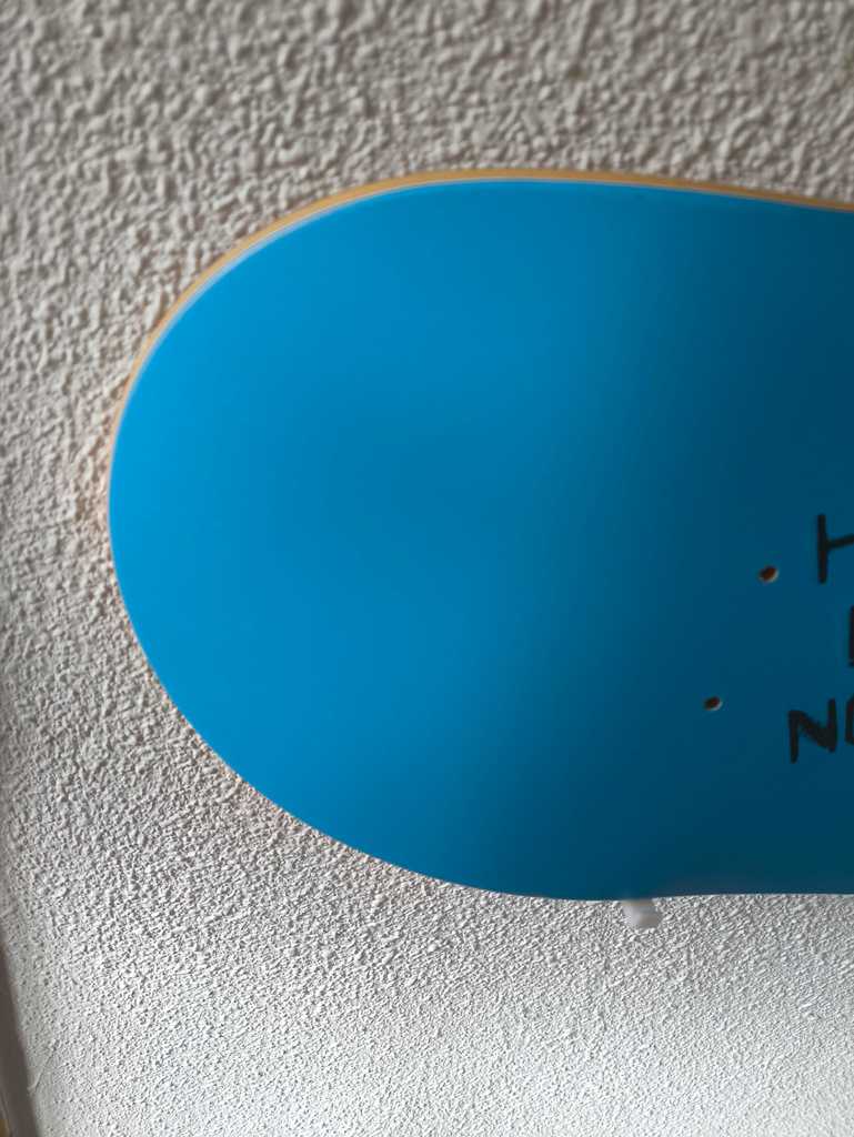 Кронштейн для настенного крепления скейтборда