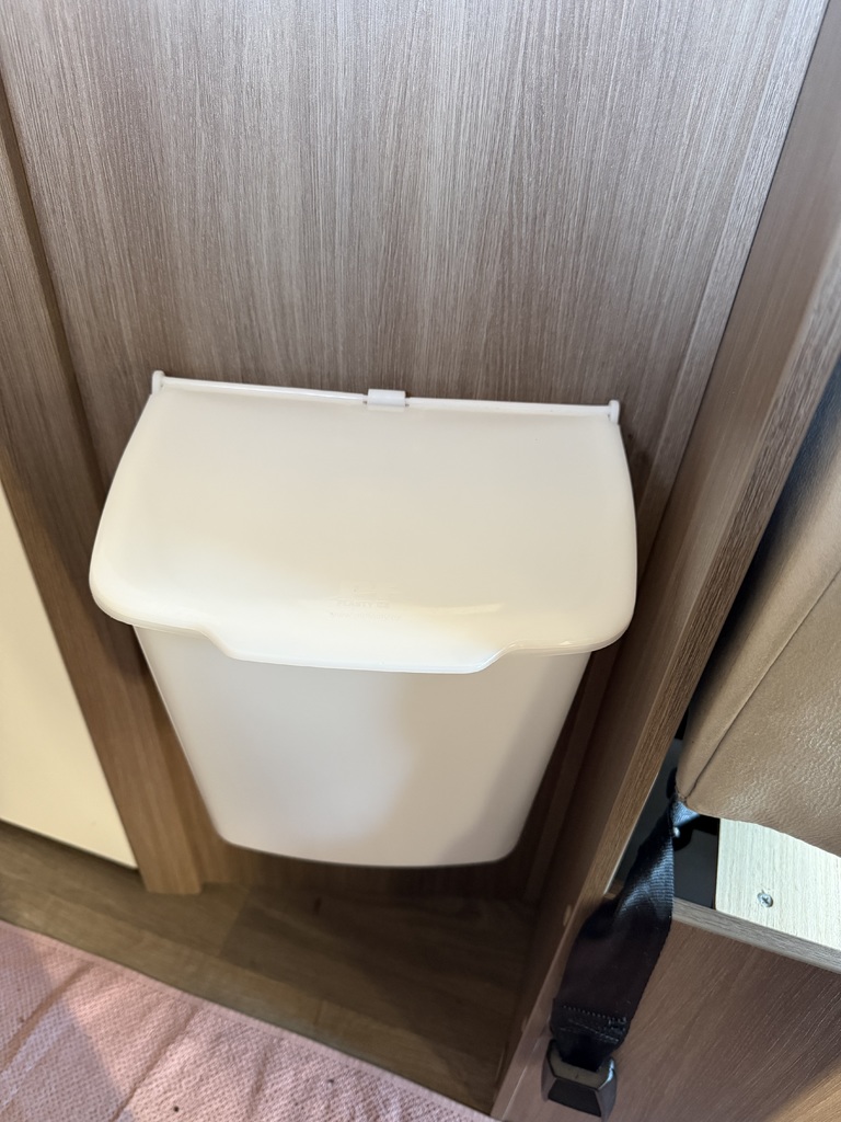 Держатель для мусорного ведра Wohnmobil V337