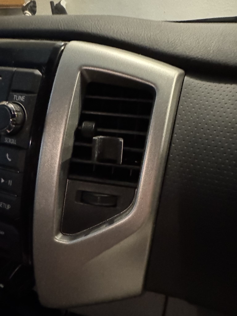 Держатель для бальзама для губ на воздуховод