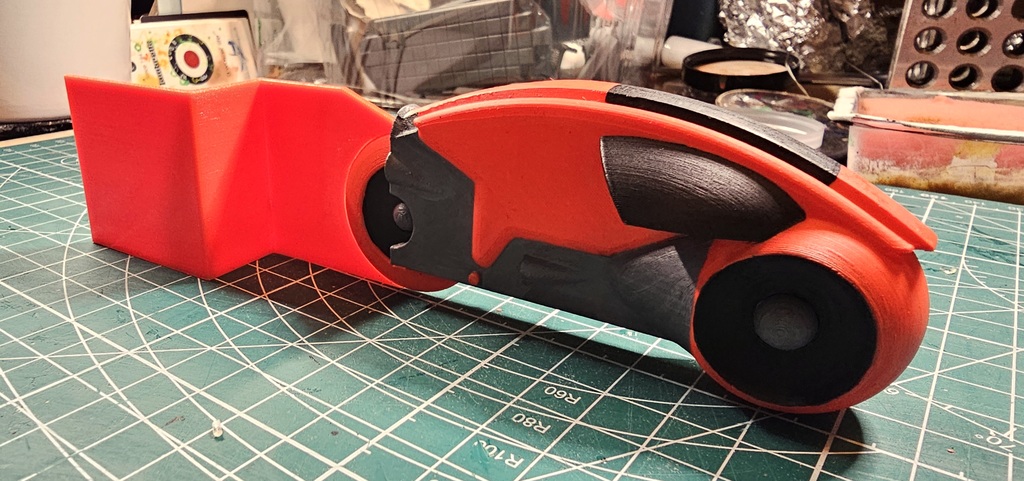 Модель мотоцикла из Tron с стеной