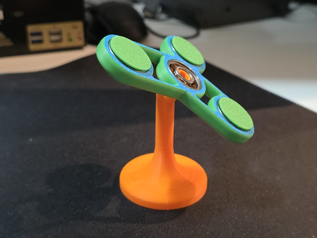 Угловая подставка для спиннеров