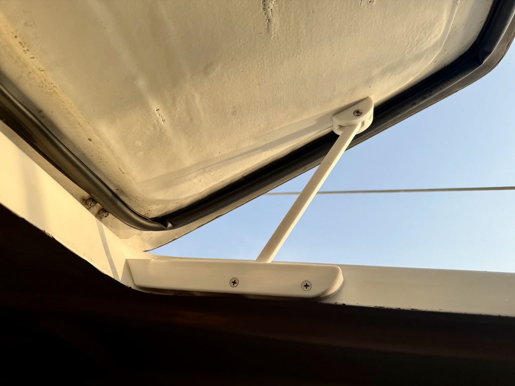 Поддержка люка для MacGregor 26C