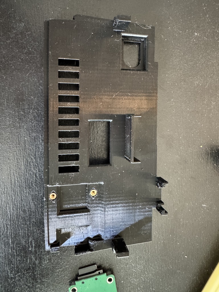 Задняя панель GameCube с расширителем Micro SD