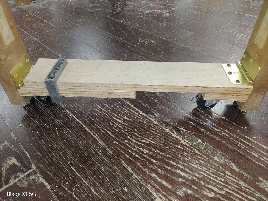 Удобный выдвижной замок для колесиков