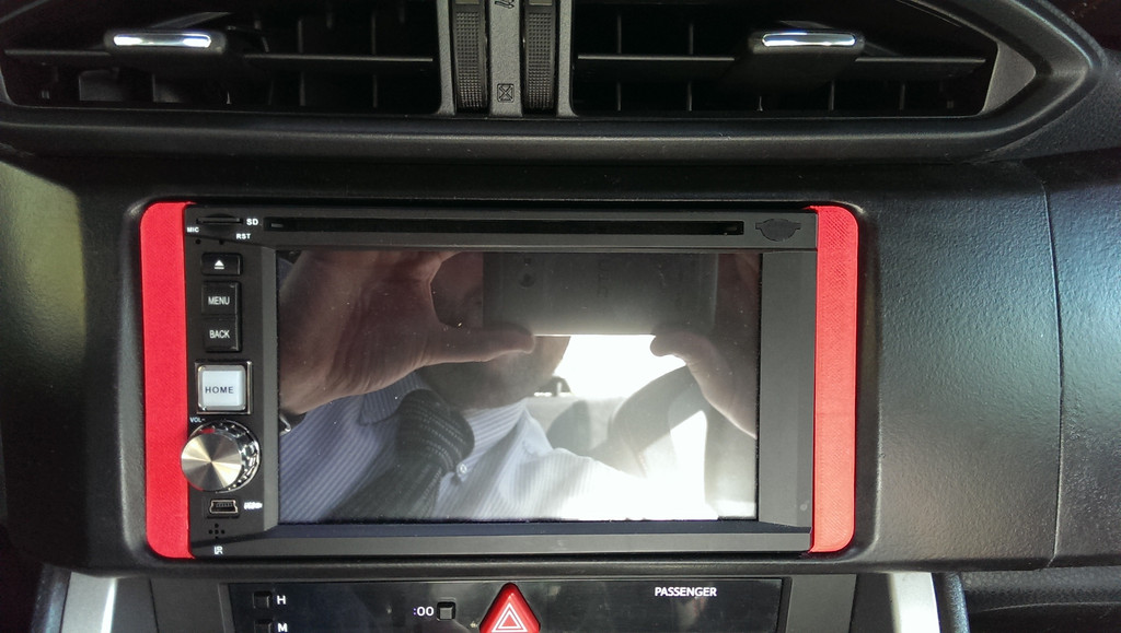 Адаптер для установки стандартных двойных DIN головных устройств в приборную панель Toyota