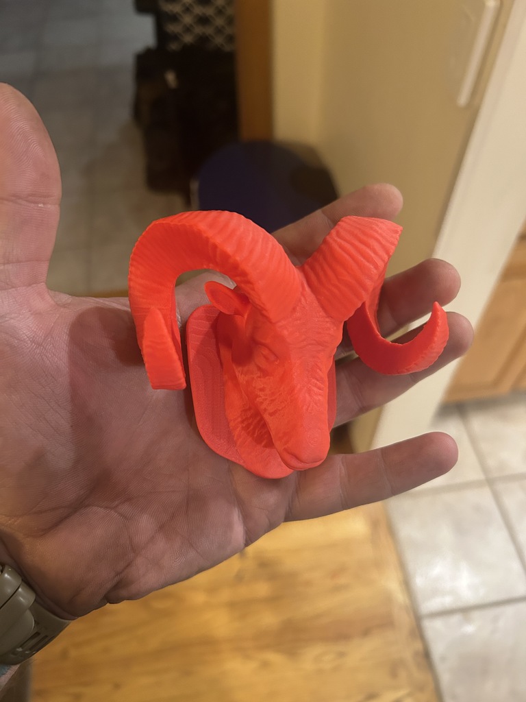 Эмблема решетки скутера Dodge Ram второго поколения