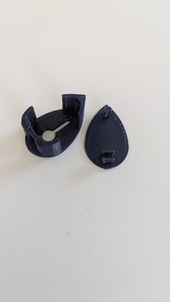 Клипса для растений в форме листа