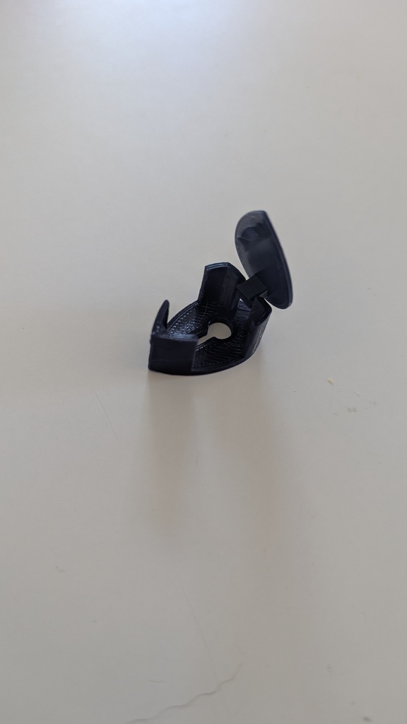 Клипса для растений в форме листа