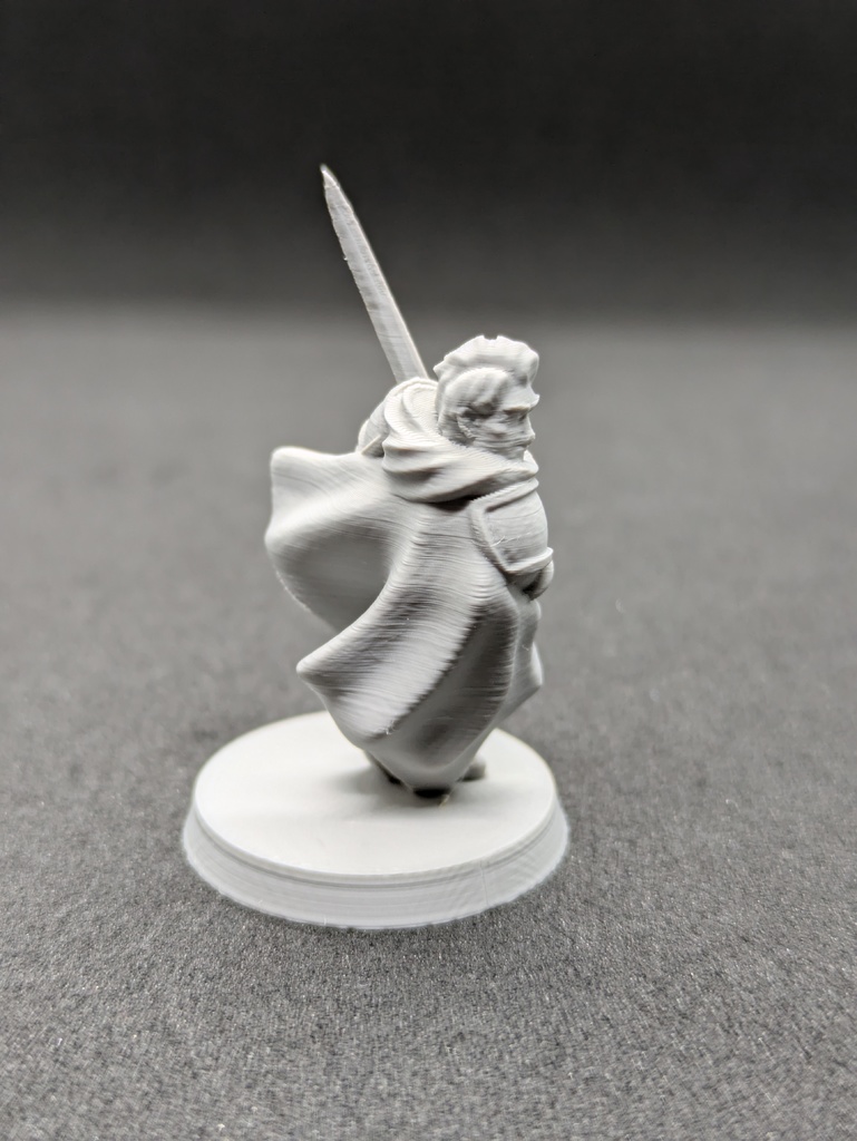 Миниатюра человека-паладина без поддержек