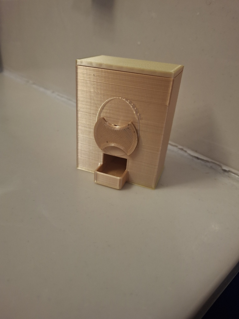 Маленький диспенсер для конфет