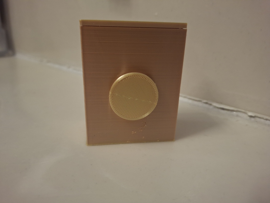 Маленький диспенсер для конфет