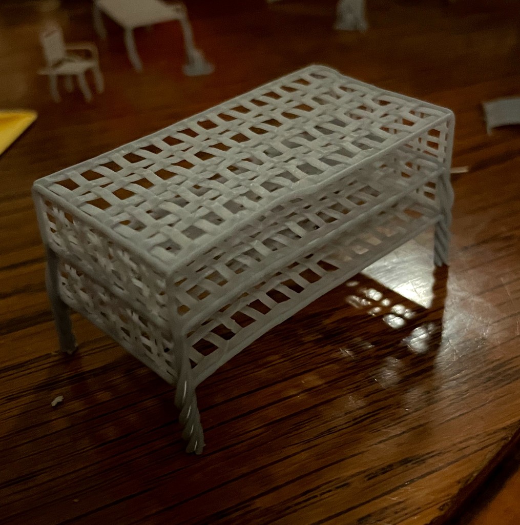 Миниатюрная мебель с закрученными ножками