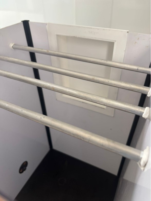 Разделитель для лампы для сушки билтонга