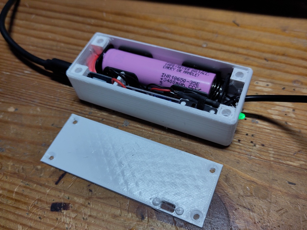 Универсальный корпус для аккумуляторов 18650 с USB-C и выключателем