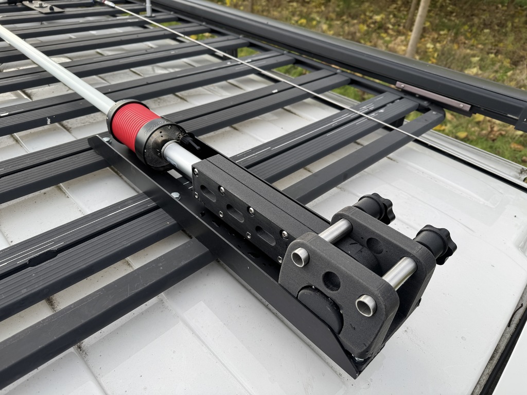 Крепление антенны для автомобиля