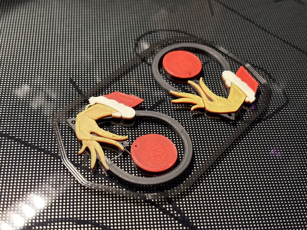 Серьги в виде рождественского шарика Гринча