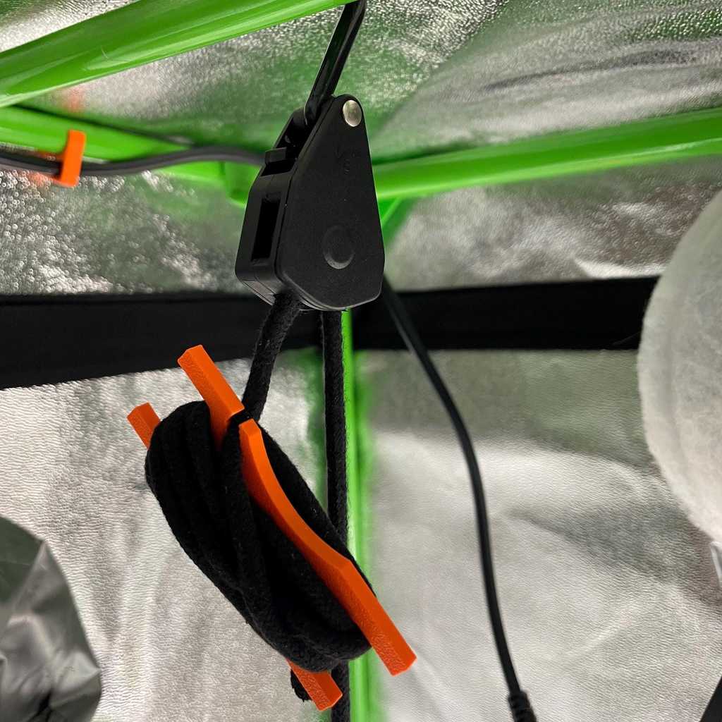 Устройство для укладки шнура для ламп в теплице