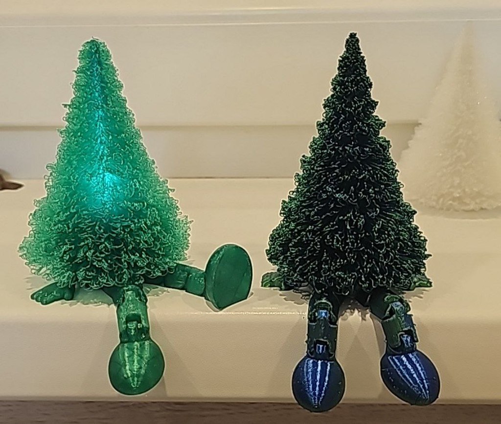 Новогодняя елка с подсветкой на ножках