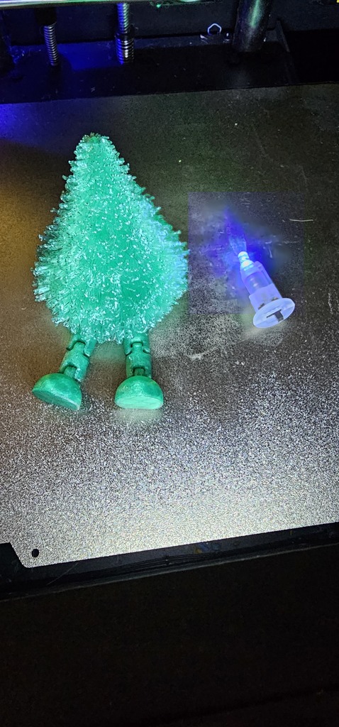 Новогодняя елка с подсветкой на ножках