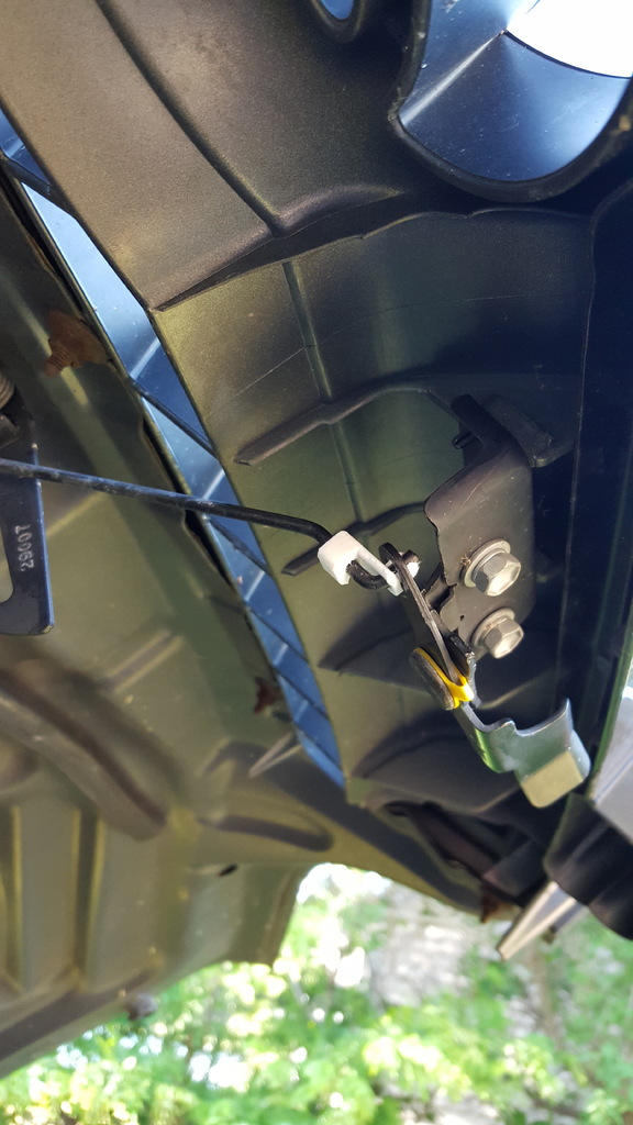 Зажим защёлки капота Toyota