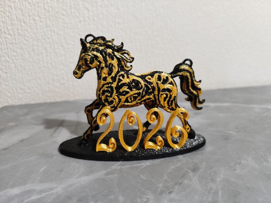 Декоративный конь для елки