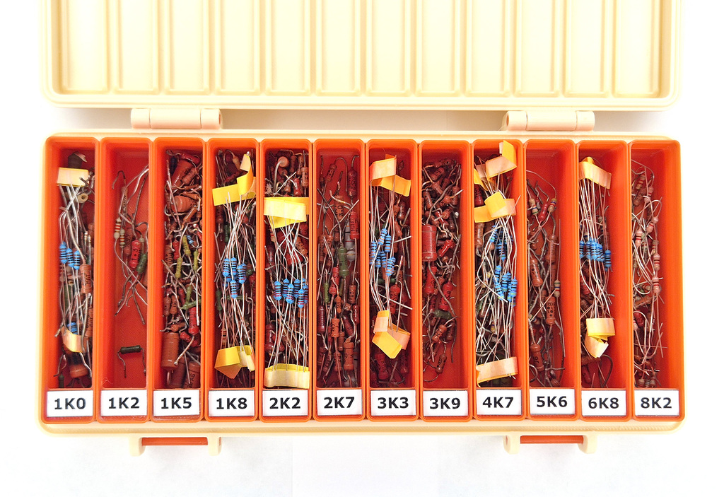Модульный контейнер для хранения DIP-резисторов