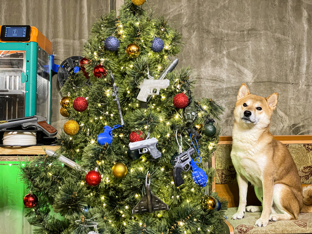 Набор рождественских украшений Armory - Пистолеты и гранаты