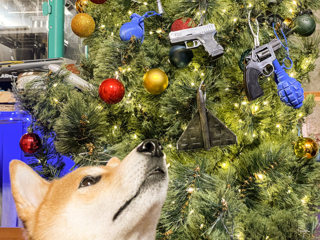 Набор рождественских украшений Armory - Пистолеты и гранаты