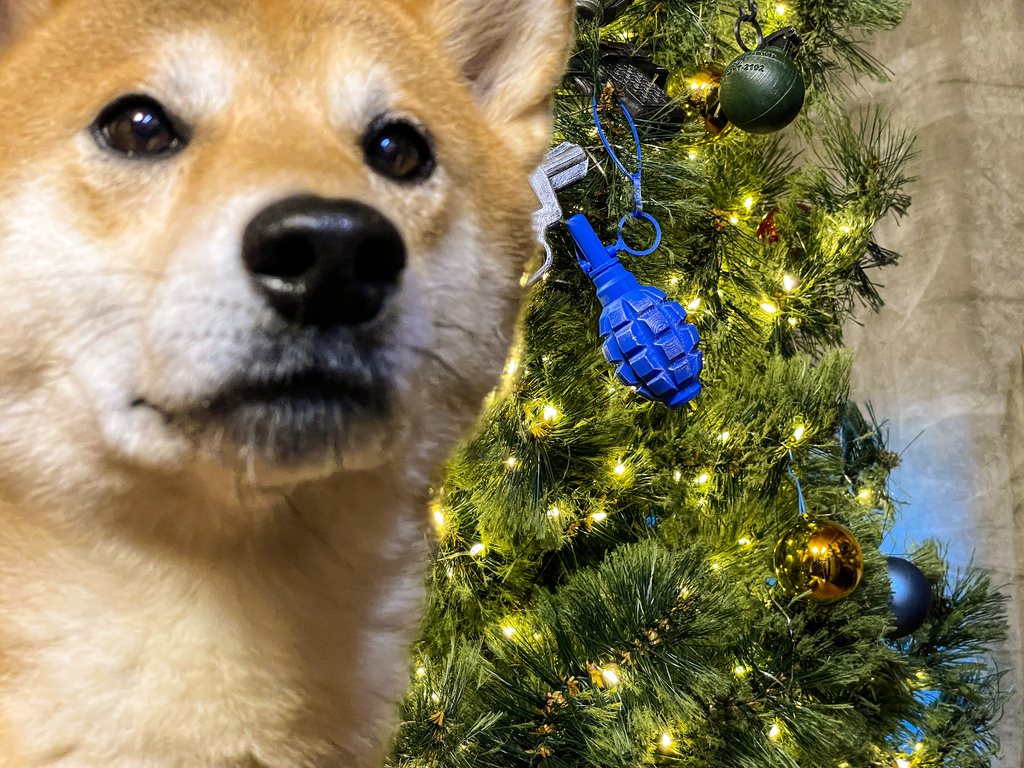 Набор рождественских украшений Armory - Пистолеты и гранаты