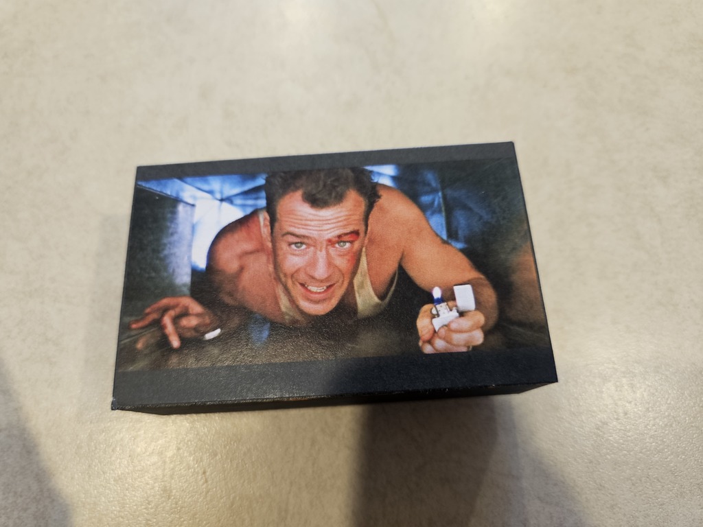 Рождественская игрушка «Вентиляция из «Крепкого орешка»