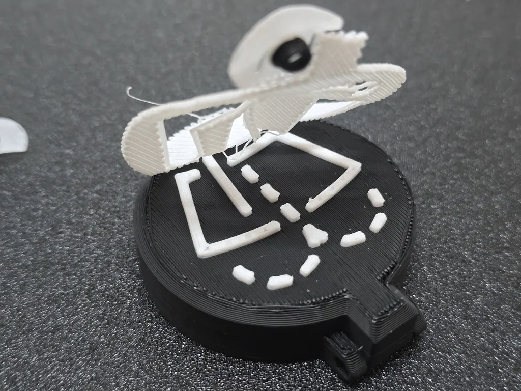 Крышка бачка стеклоомывателя Print-in-Place