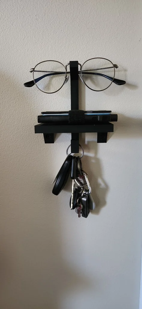 Минималистичная полка для очков, кошелька и ключей