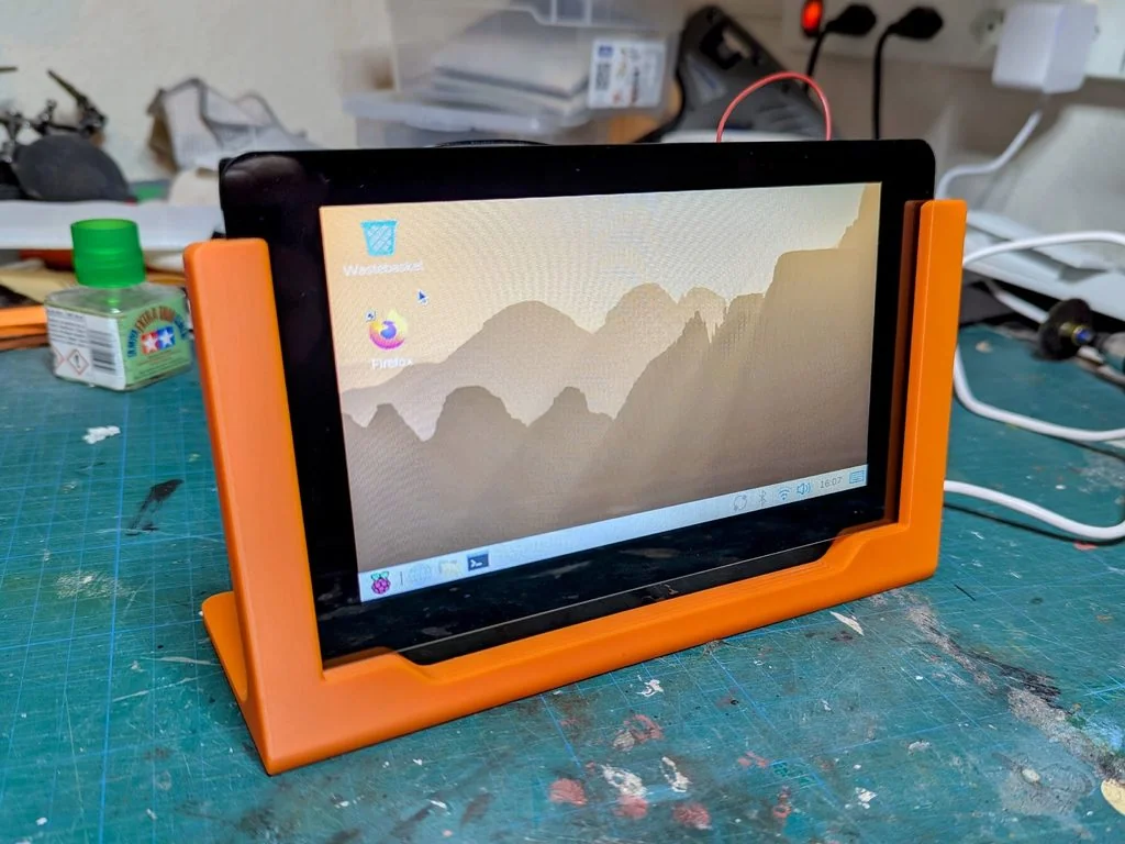 Подставка для Raspberry Pi Touch Display 2