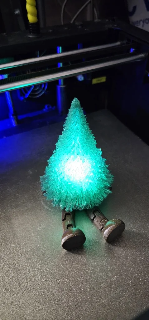Новогодняя елка с подсветкой и ножками