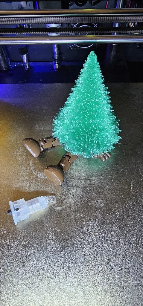 Новогодняя елка с подсветкой и ножками