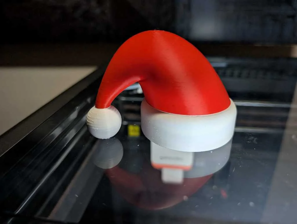 Накладка на фаркоп - Санта Шапка (Многоцветная)