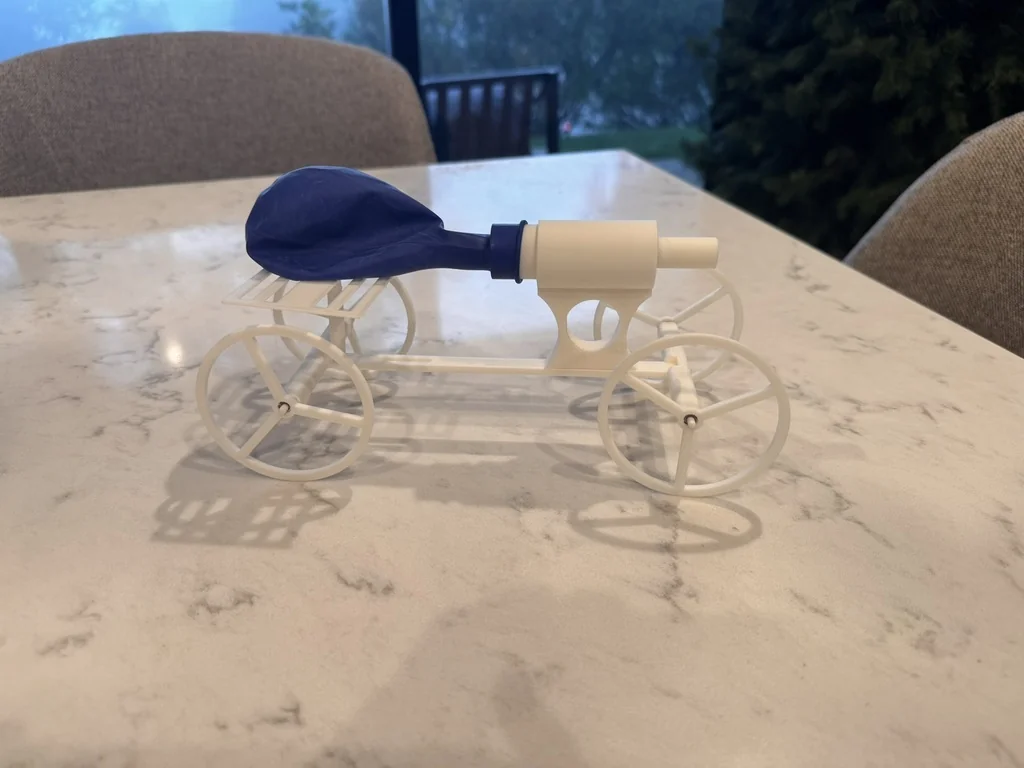 Модель автомобиля на воздушной тяге