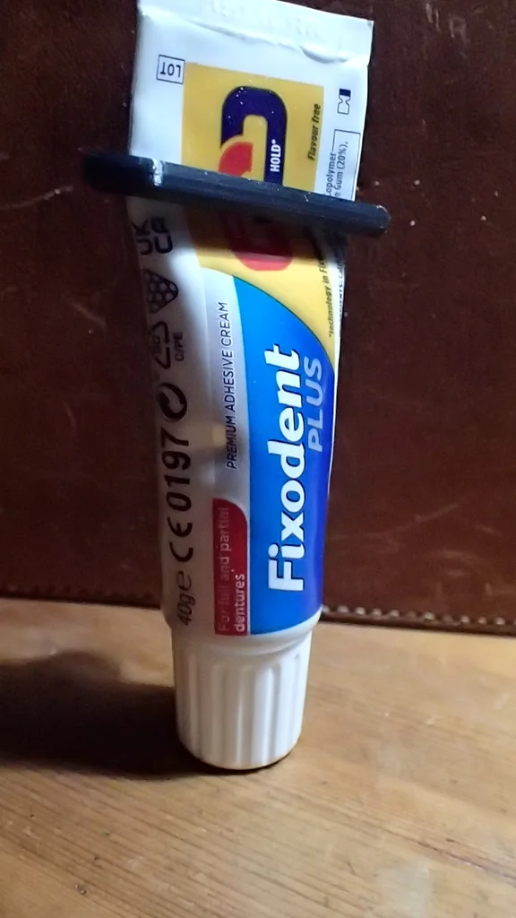 Держатель тюбиков для зубной пасты