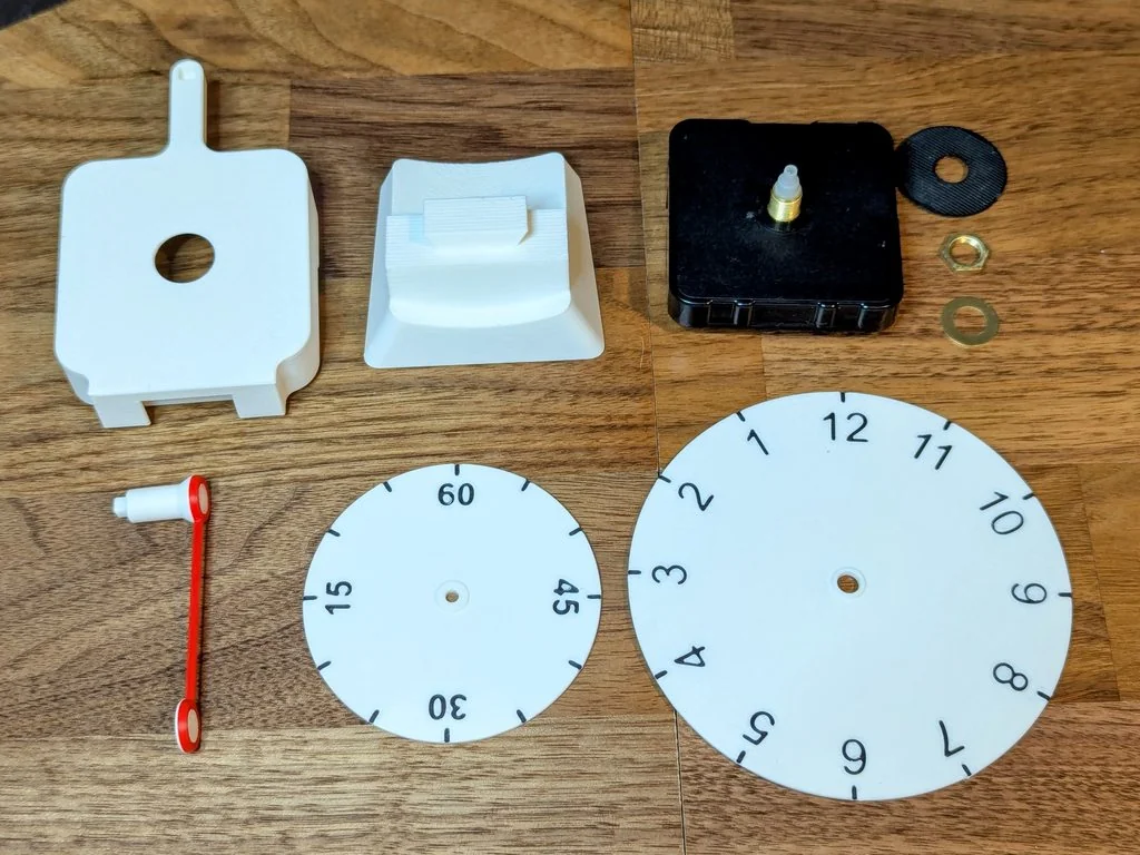 Инвертированные настенные часы