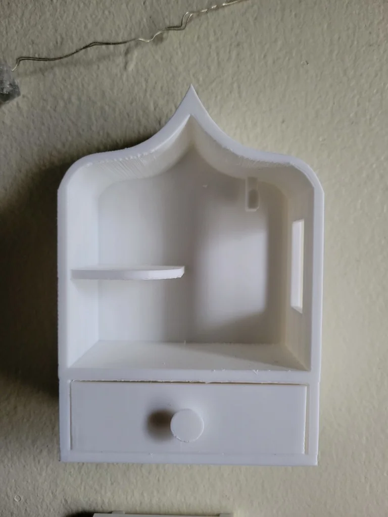 Стенной алтарь с полкой и ящиком