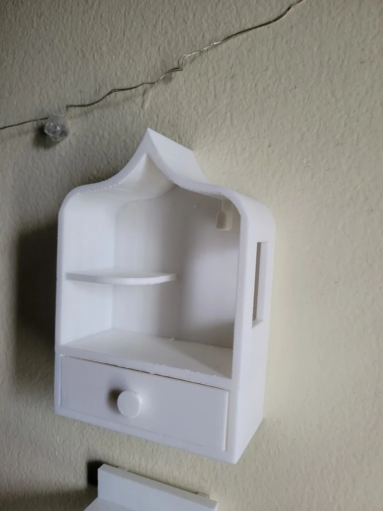 Стенной алтарь с полкой и ящиком