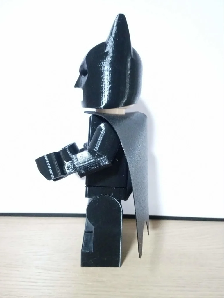 Бэтмен: черный костюм с желтым поясом - Гигантская Минифигура