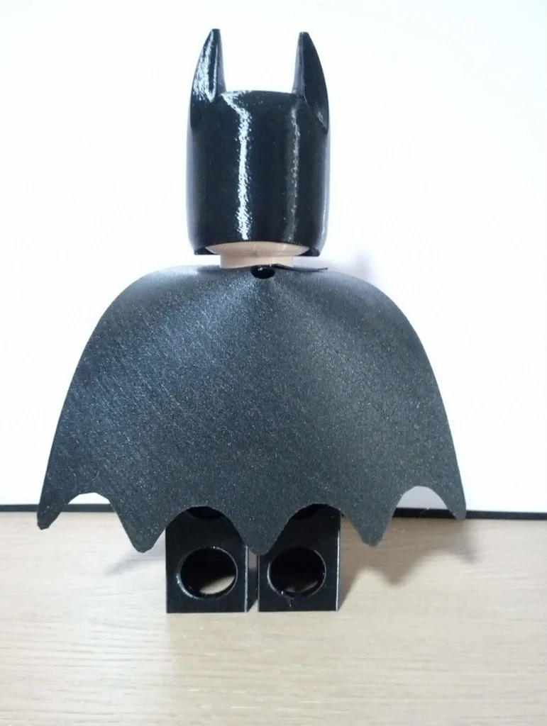 Бэтмен: черный костюм с желтым поясом - Гигантская Минифигура