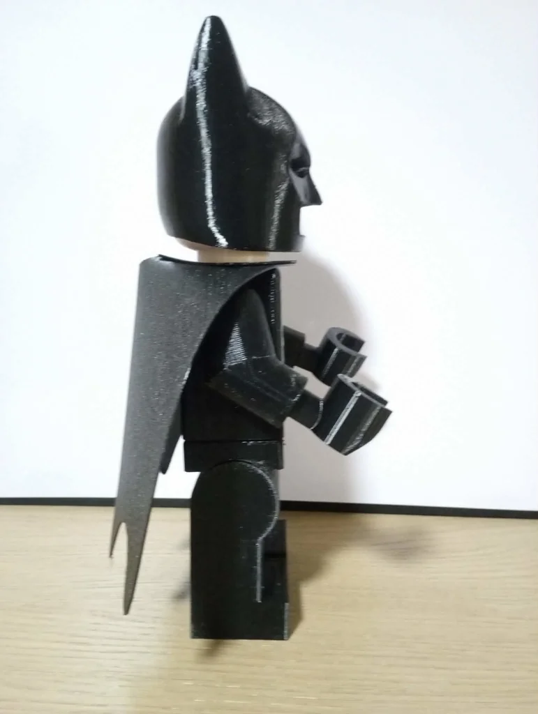 Бэтмен: черный костюм с желтым поясом - Гигантская Минифигура