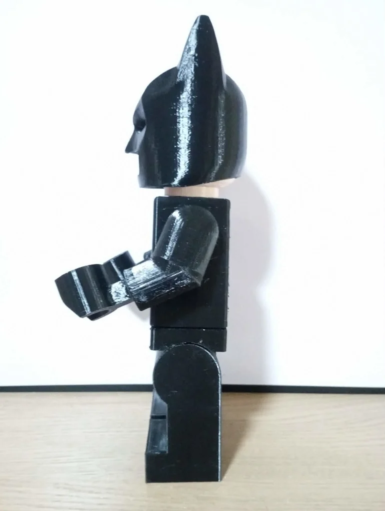 Бэтмен: черный костюм с желтым поясом - Гигантская Минифигура